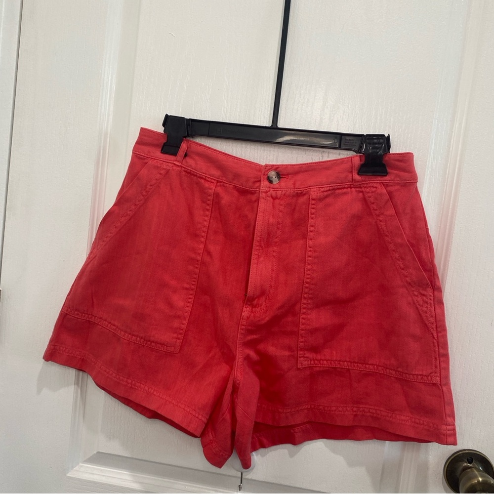 Target women shorts size 8 but for like a 6 to me.